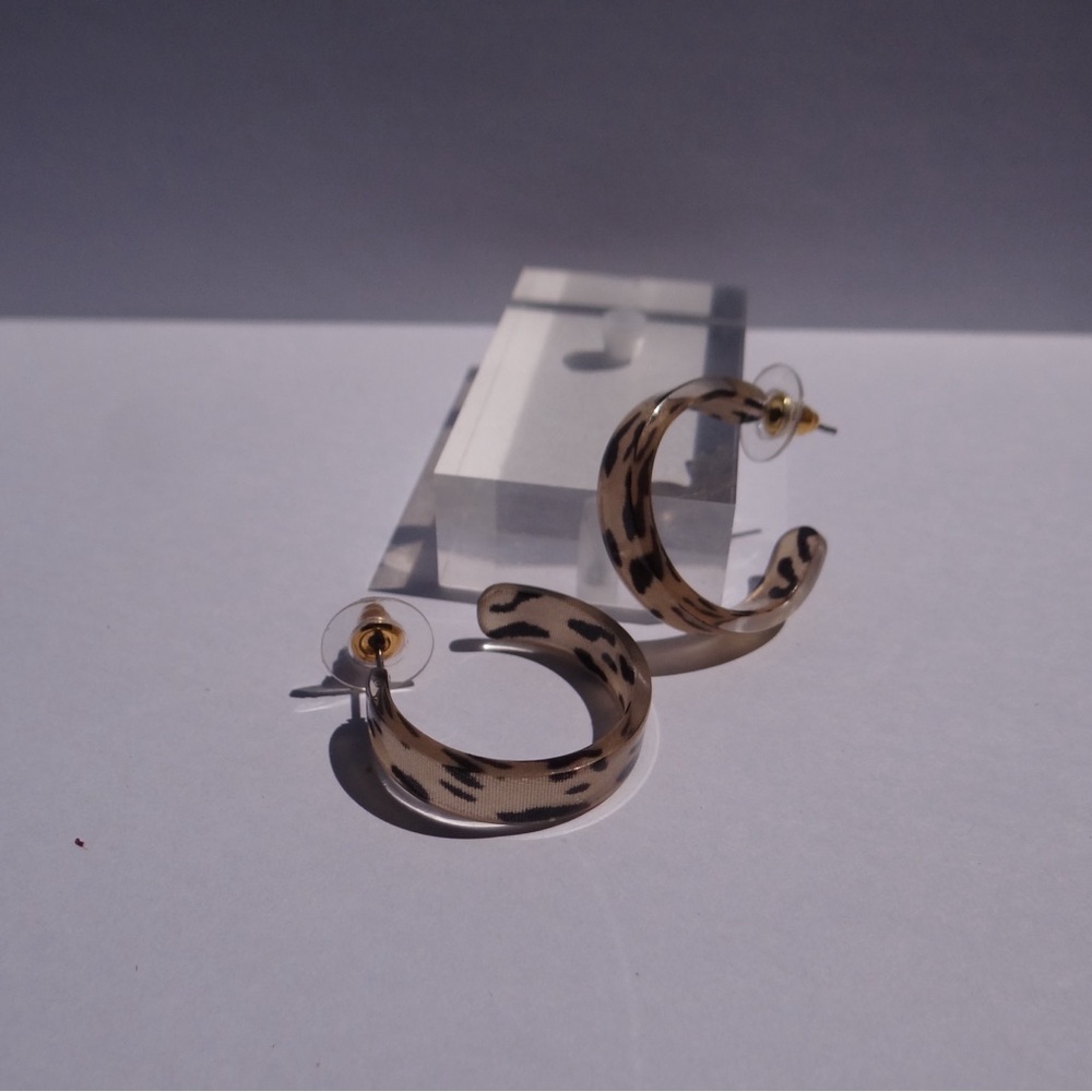 Leopard print hoop earring